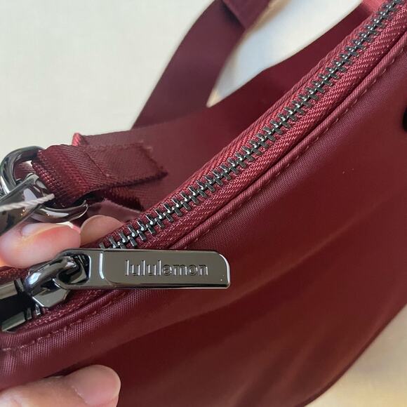 Lululemon City Essentials Small Shoulder Bag 3L - Rockwood - Picture 4 of 11
